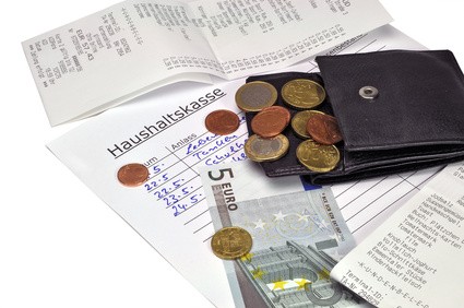 Bargeld, Münzen und das Protokoll der Haushaltskasse (© FM2 / Fotolia)
