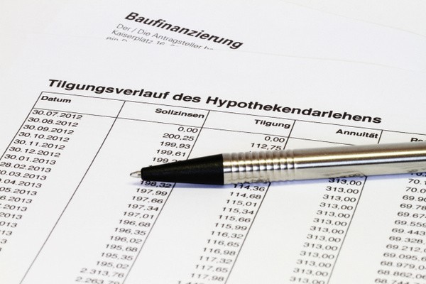 Baufinanzierung verstehen: Tilgungsplan eines Hypothekendarlehens (© Denis Junker / Fotolia)