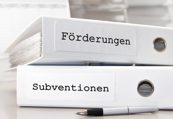 Förderungen und Subventionen: Über Anbieter wie die KfW lassen sich dank staatlicher Förderprogramme teilweise besonders günstige Finanzierungen als Unternehmen realisieren (© Stauke - Fotolia.com)